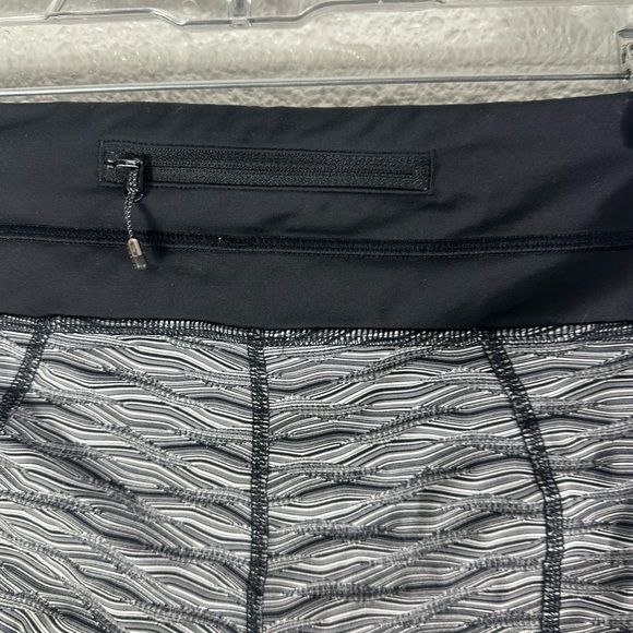Lululemon Run Inspire Crop II All Luxtreme Textured Wave Black Silver Spoon 4 - Picture 5 of 7